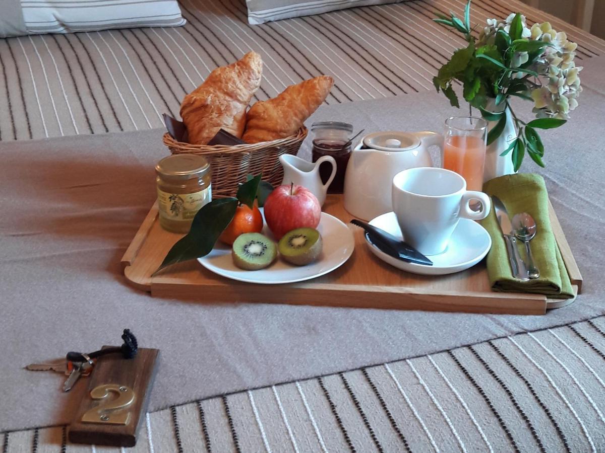 Logis Hotel Restaurant La Barguillere Saint-Pierre-de-Rivière Eksteriør bilde