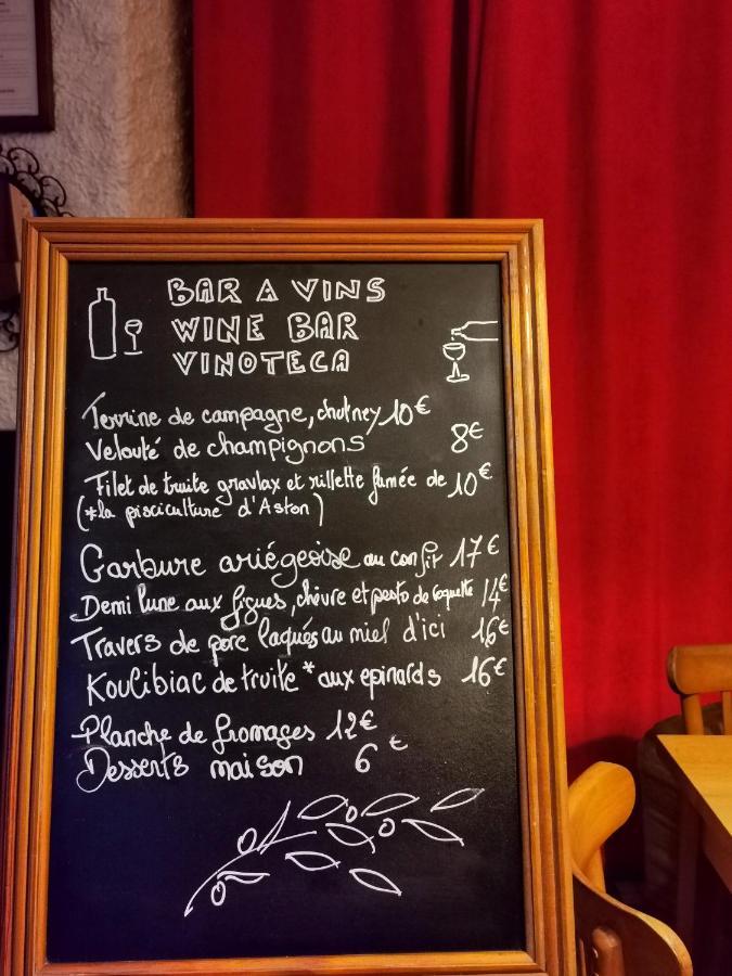 Logis Hotel Restaurant La Barguillere Saint-Pierre-de-Rivière Eksteriør bilde