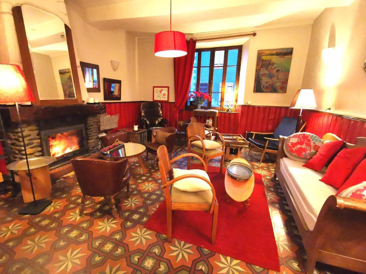 Logis Hotel Restaurant La Barguillere Saint-Pierre-de-Rivière Eksteriør bilde