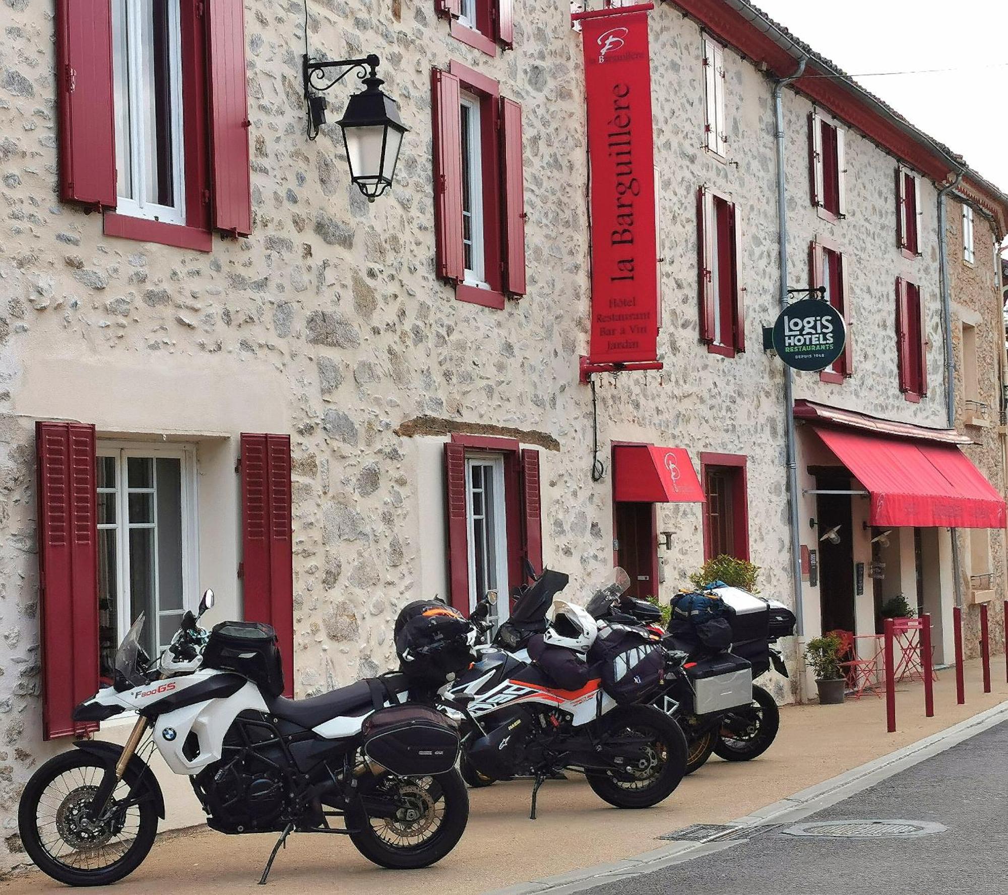 Logis Hotel Restaurant La Barguillere Saint-Pierre-de-Rivière Eksteriør bilde