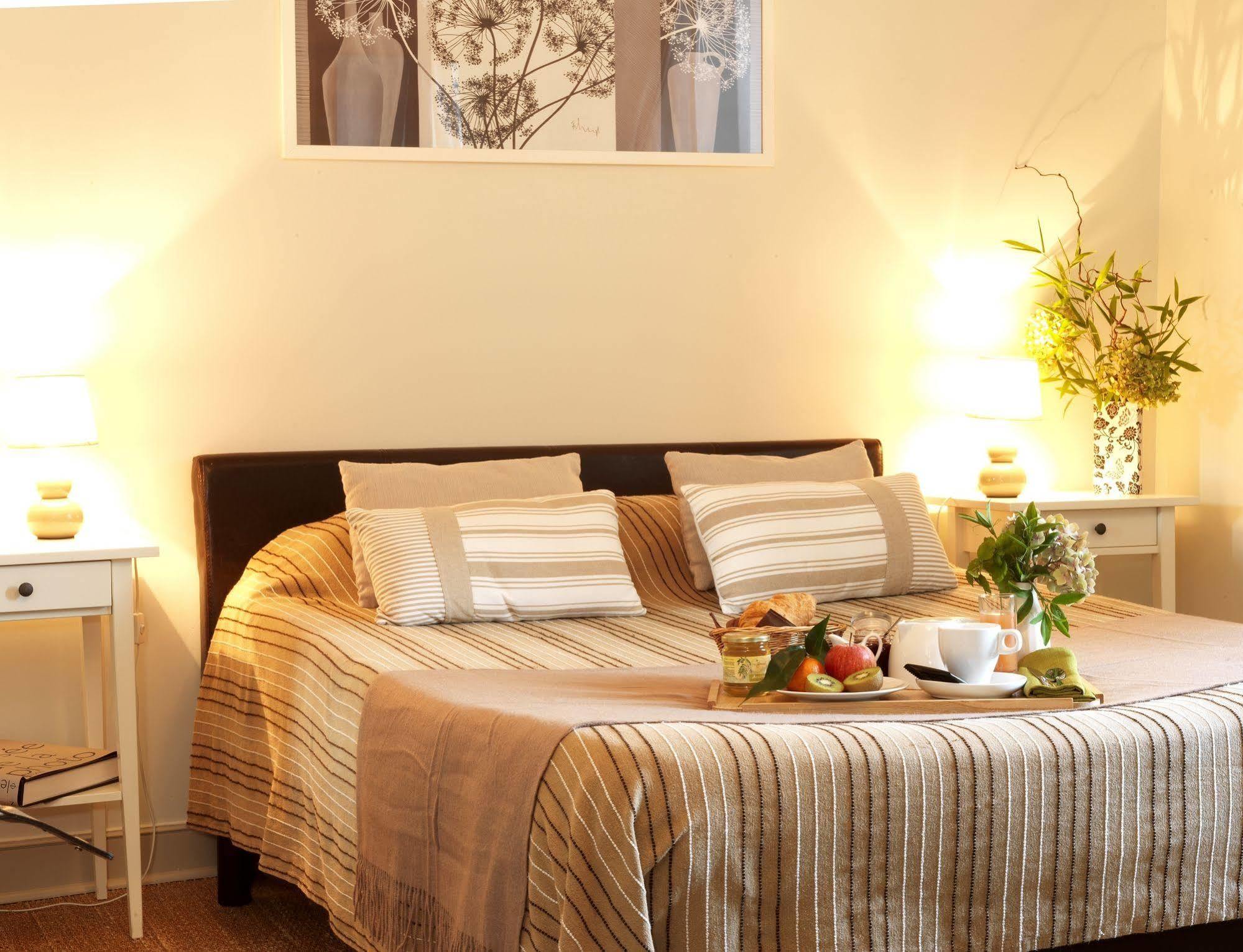 Logis Hotel Restaurant La Barguillere Saint-Pierre-de-Rivière Eksteriør bilde