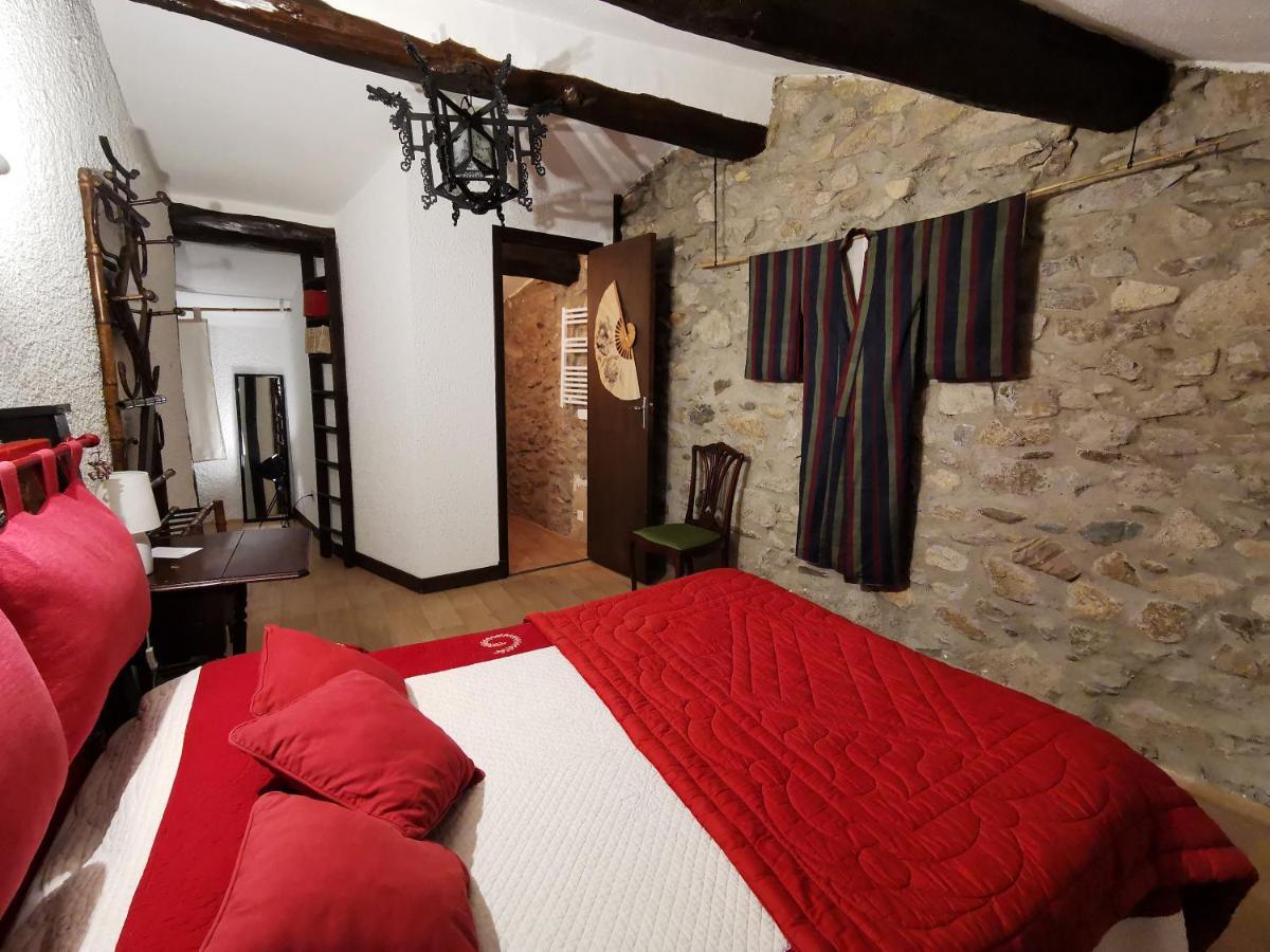 Logis Hotel Restaurant La Barguillere Saint-Pierre-de-Rivière Eksteriør bilde