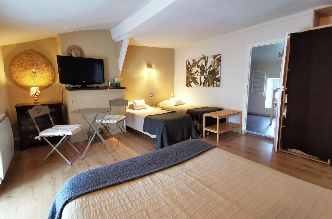 Logis Hotel Restaurant La Barguillere Saint-Pierre-de-Rivière Eksteriør bilde